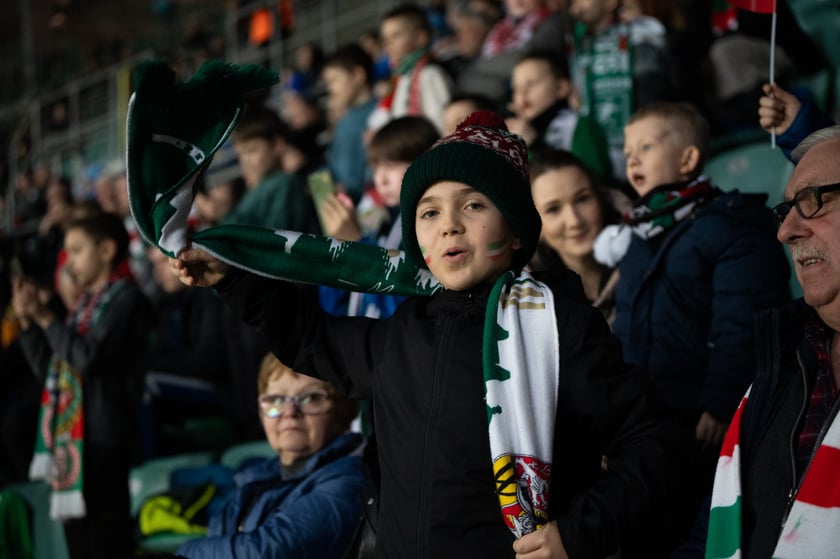 Kibice na meczu Śląska z Widzewem (2 marca 2024) na Tarczyński Arenie